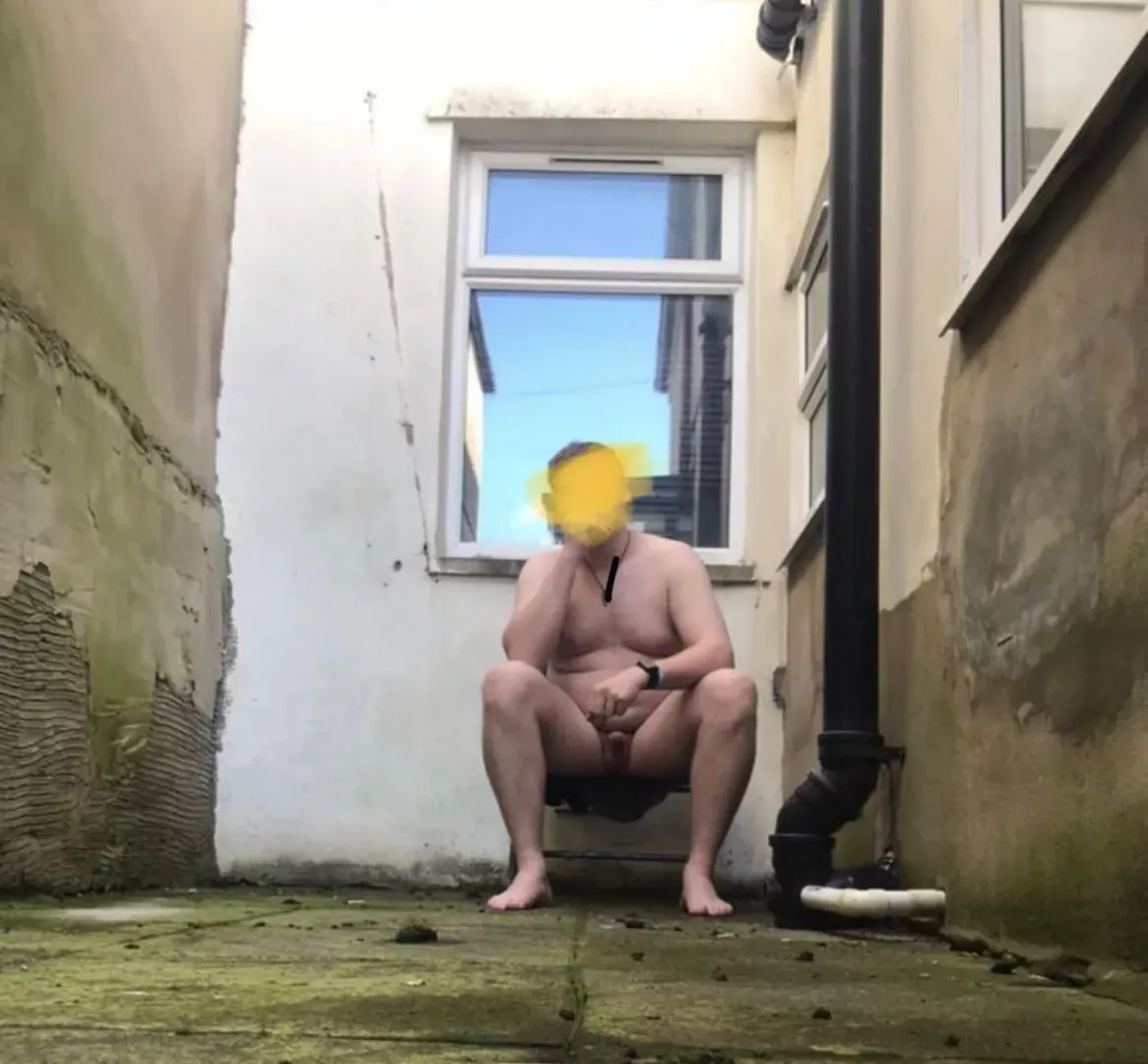 This is my first time being nude outside. It felt very refreshing😃