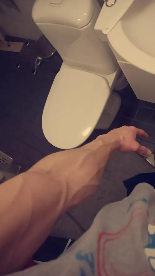 This is what my forearm looks like after chok.. I mean training