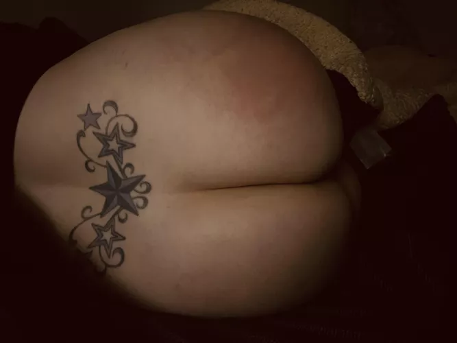 This is what you would wake up to every morning. No bottoms feels sexy to sleep in