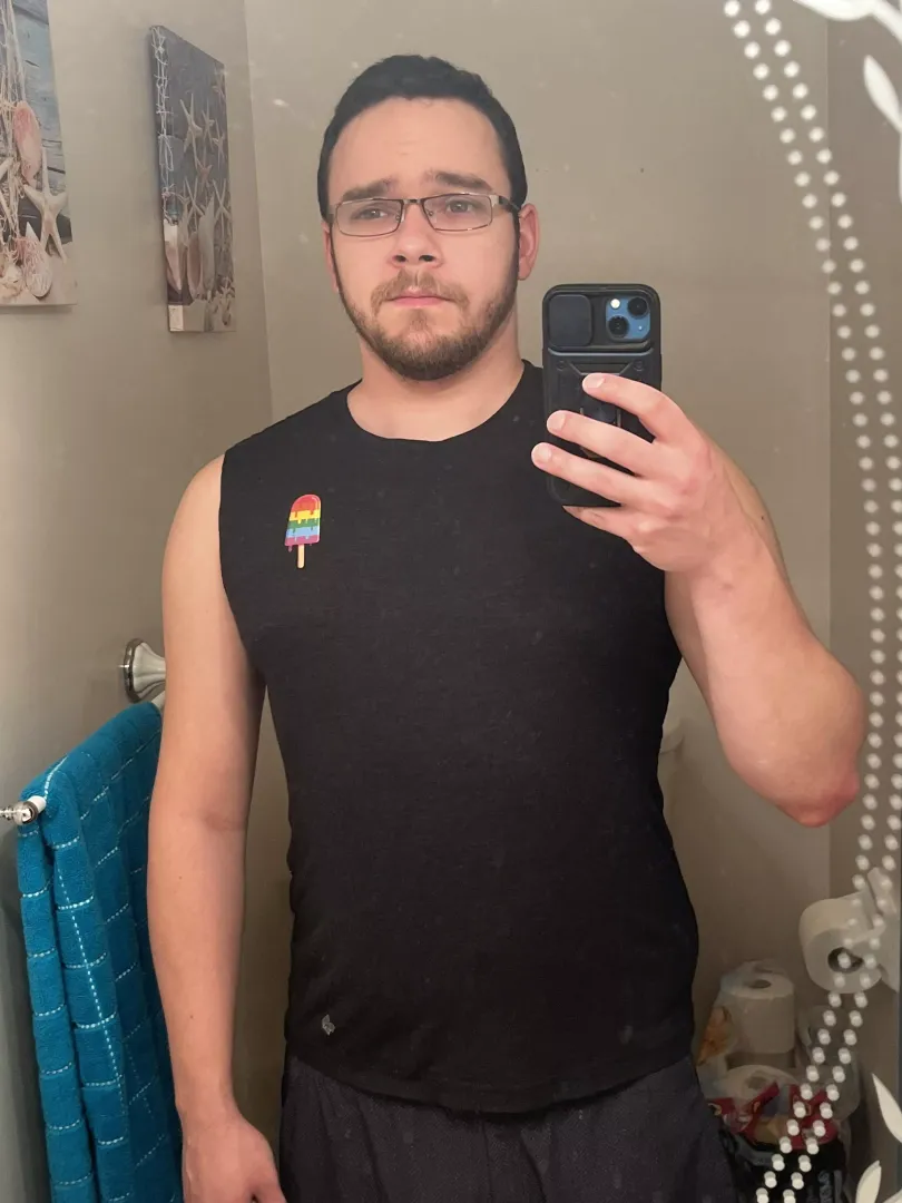 This might be my last dirty mirror selfie of 2022. What are you guys doing for NYE?