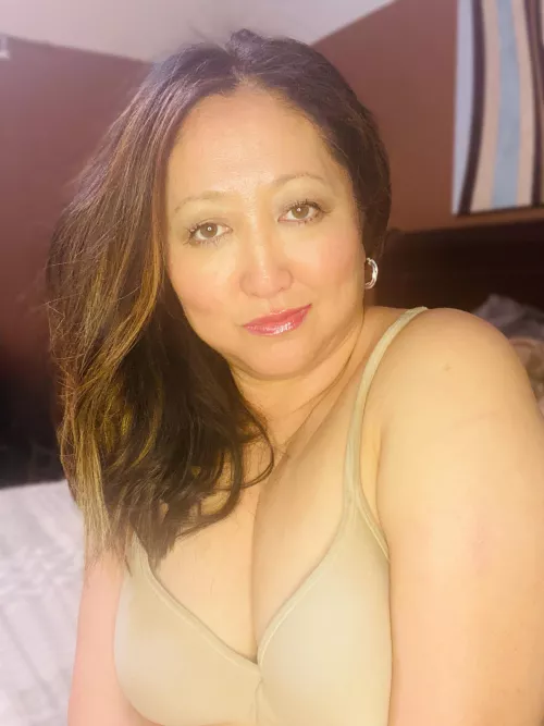 This milf says it’s time to gobble gobble