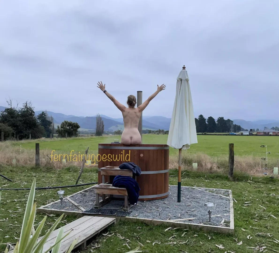 This nudist’s booty is getting a hot soak
