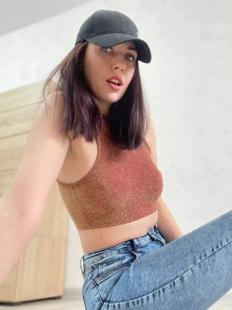 This outfit doesn't require bra?