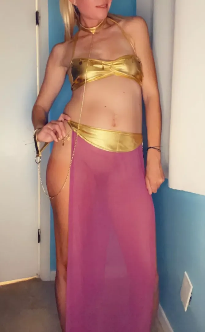 This Princesd needs to be fucked.