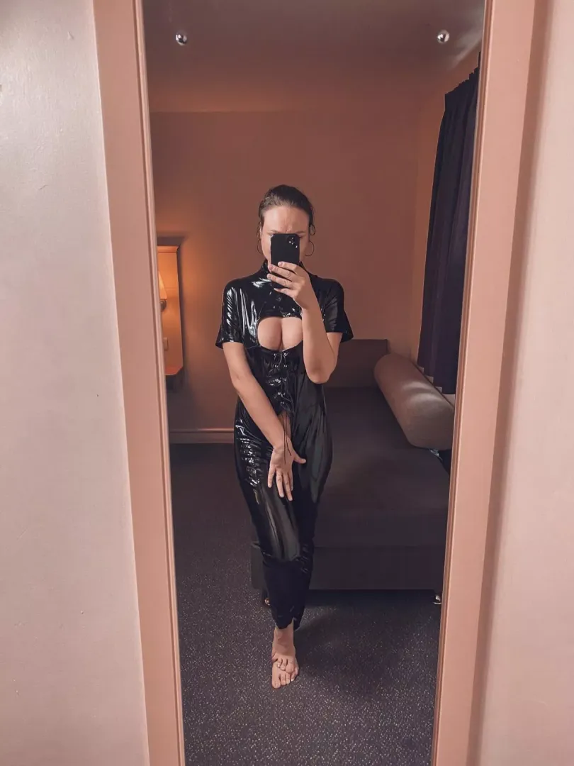 This subreddit has made me addicted to shiny outfits :)