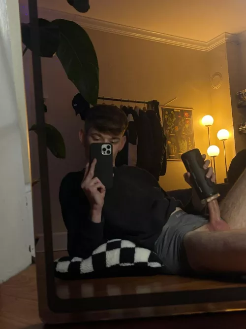 This toy feels amazing highly recommend watch my use it 😈🤤