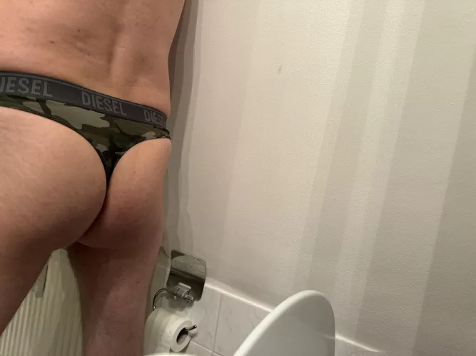 Thong‘d up