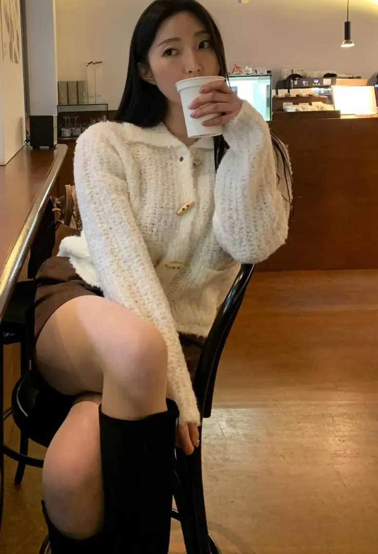 Those sexy legs need some kisses