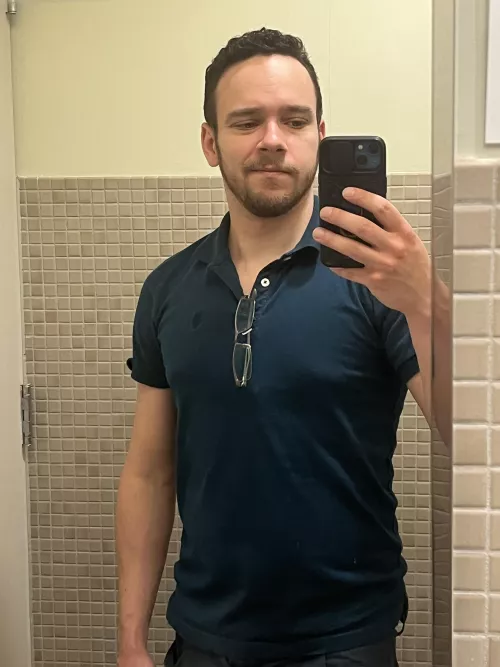 Thought I looked decent in this lighting so I took a pic. What do you guys think of this colour on me?