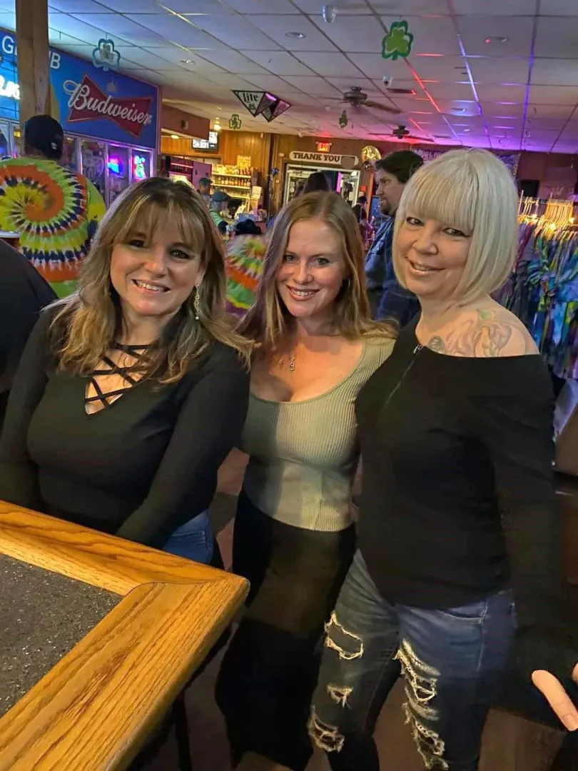 Three hot moms at the bar🍸💯🔥
