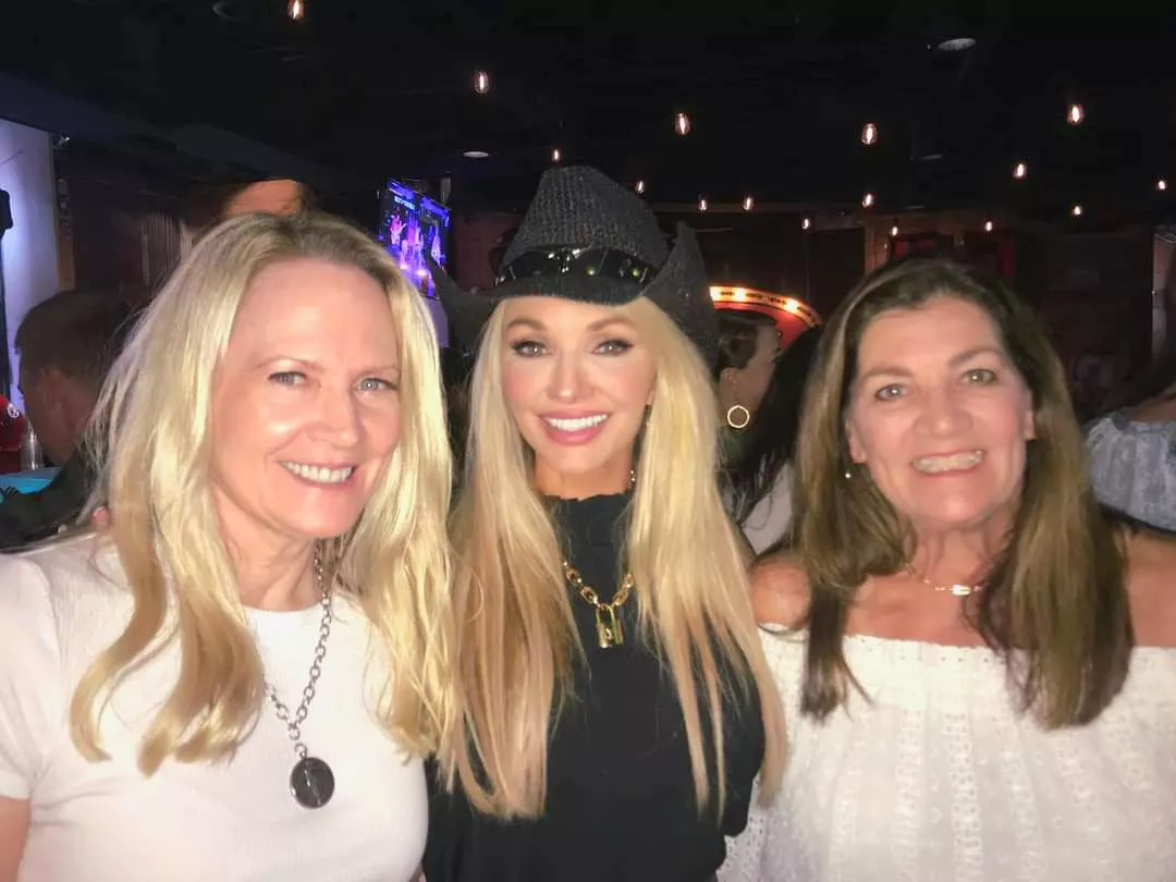 Three moms partying at a local concert💯🔥👏