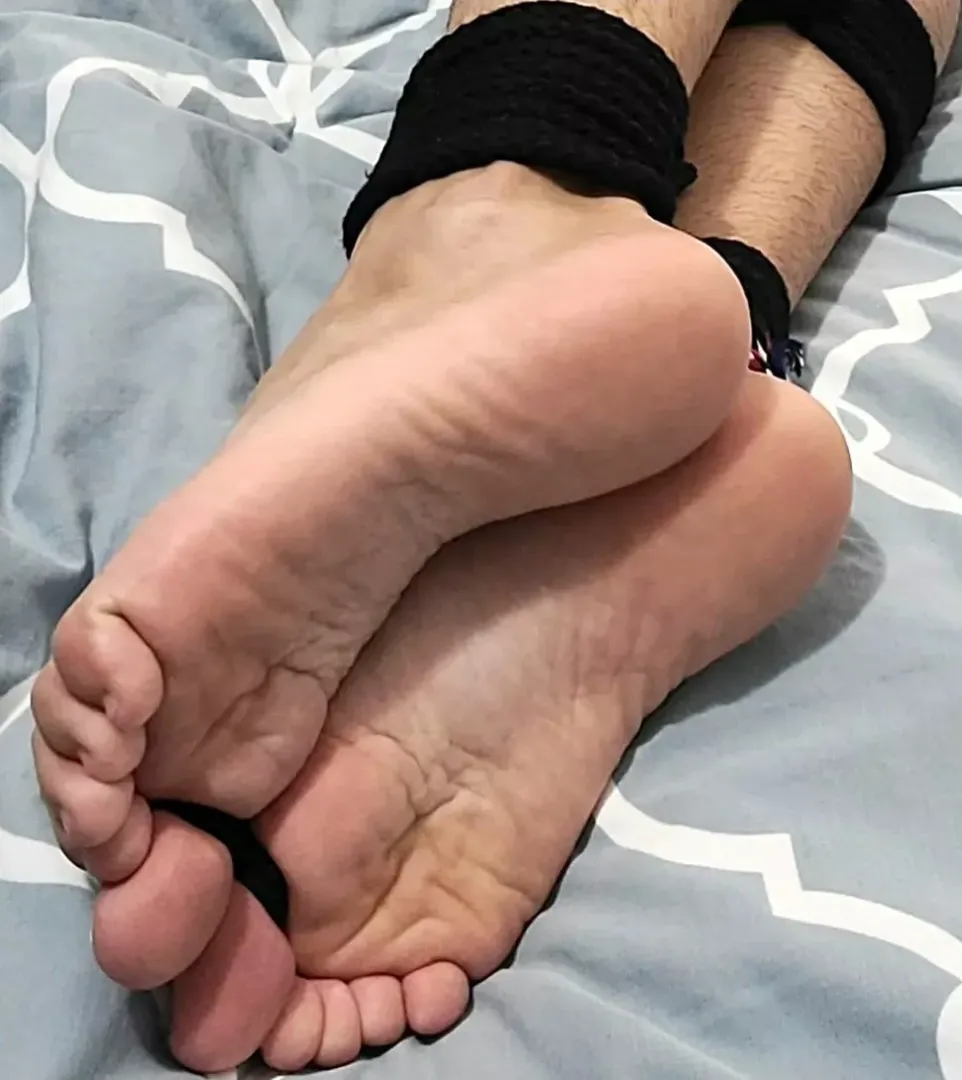Tied and waiting for my punishment👣🪶🤣