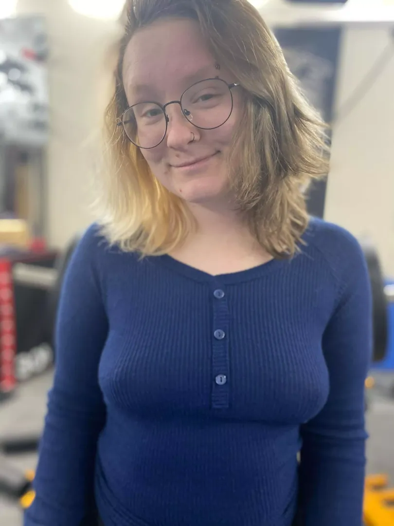 Tight shirt. Pretty face.