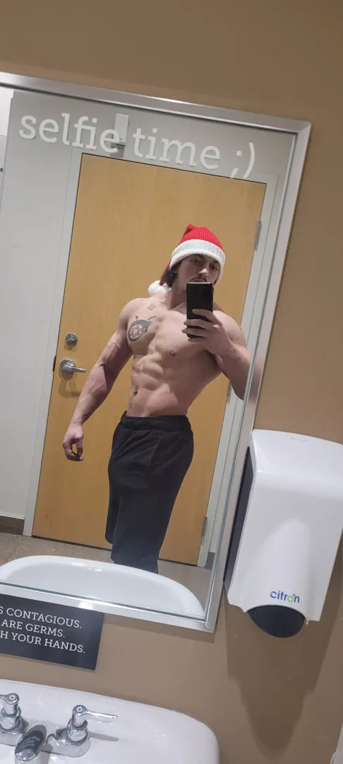 Tight waist, fat bulge[m]