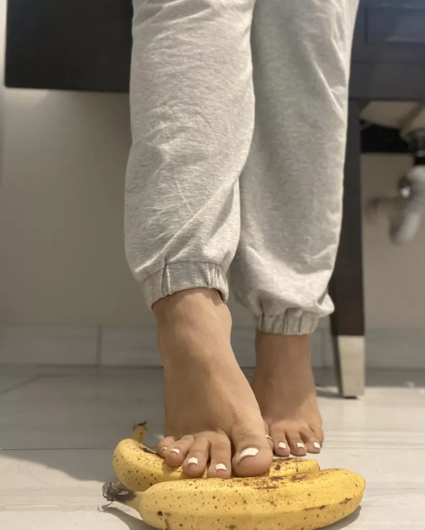 Time to show off my feet