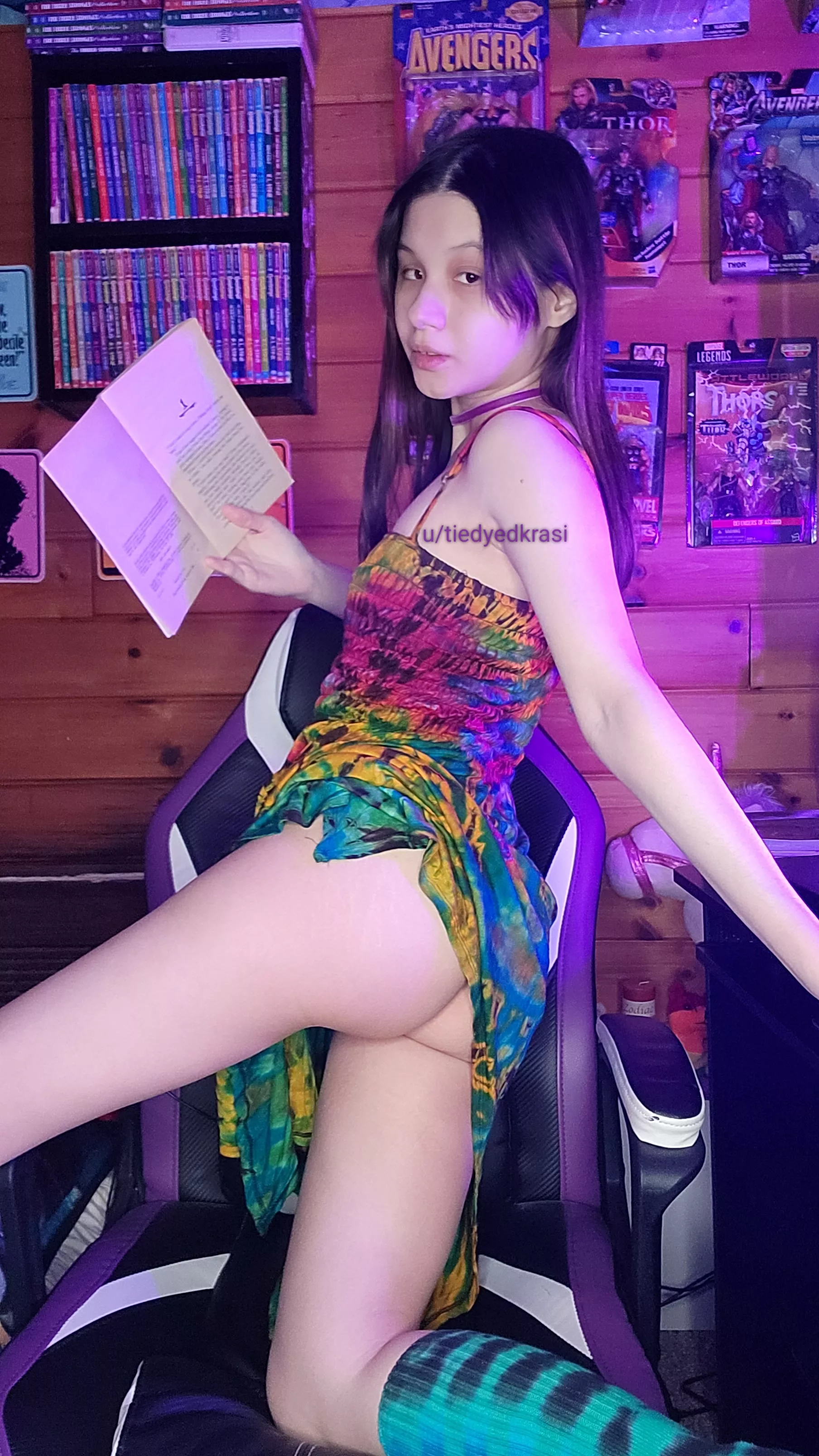 tiniest nerd butt on a nerd gal