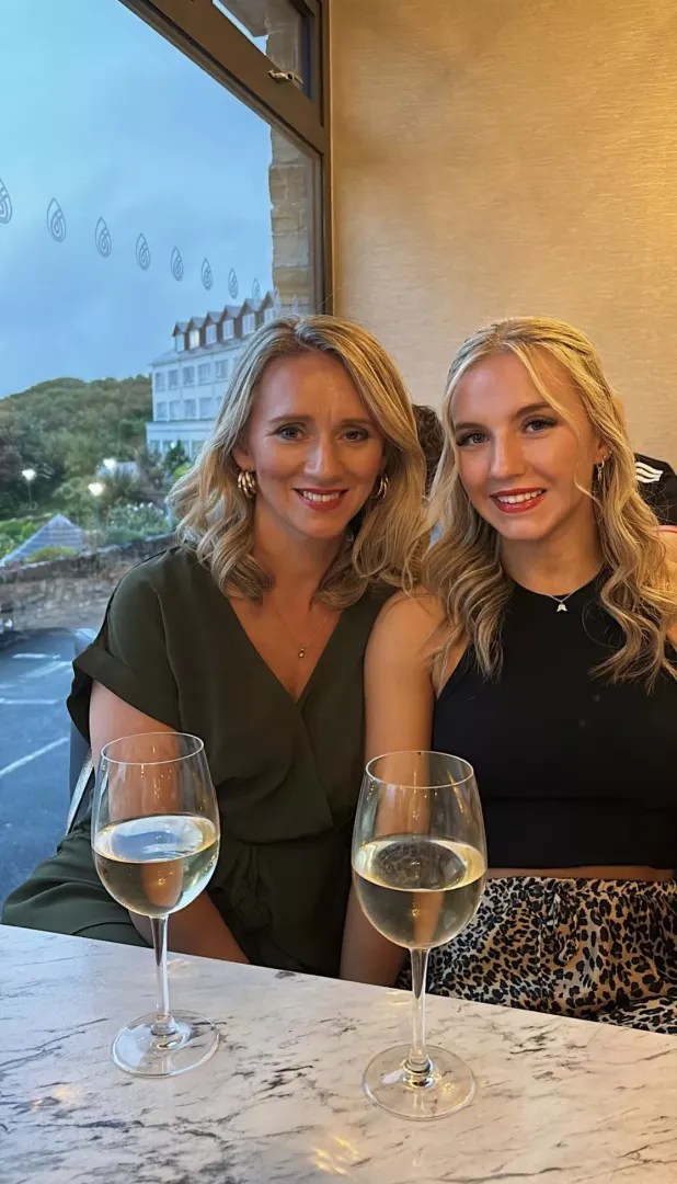 Tipsy blondes 