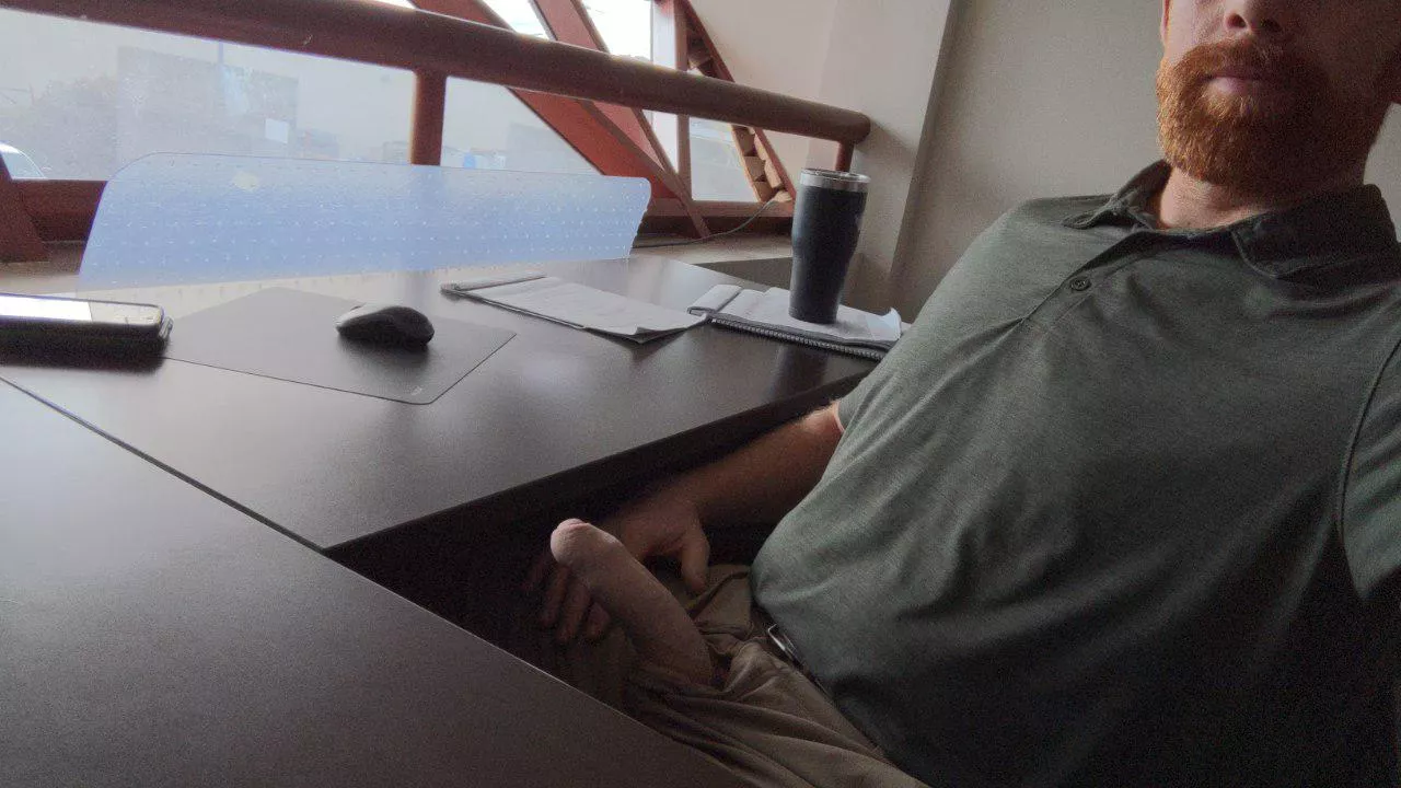 👋 to be my office slut