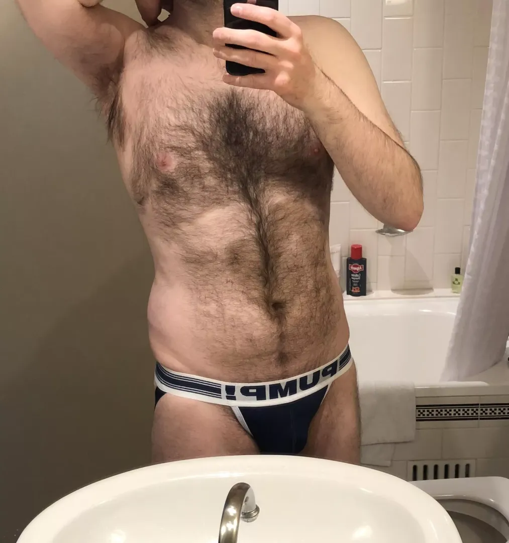 To brighten up a dull Tuesday in November, I’m wearing one of my favorite jocks (42)