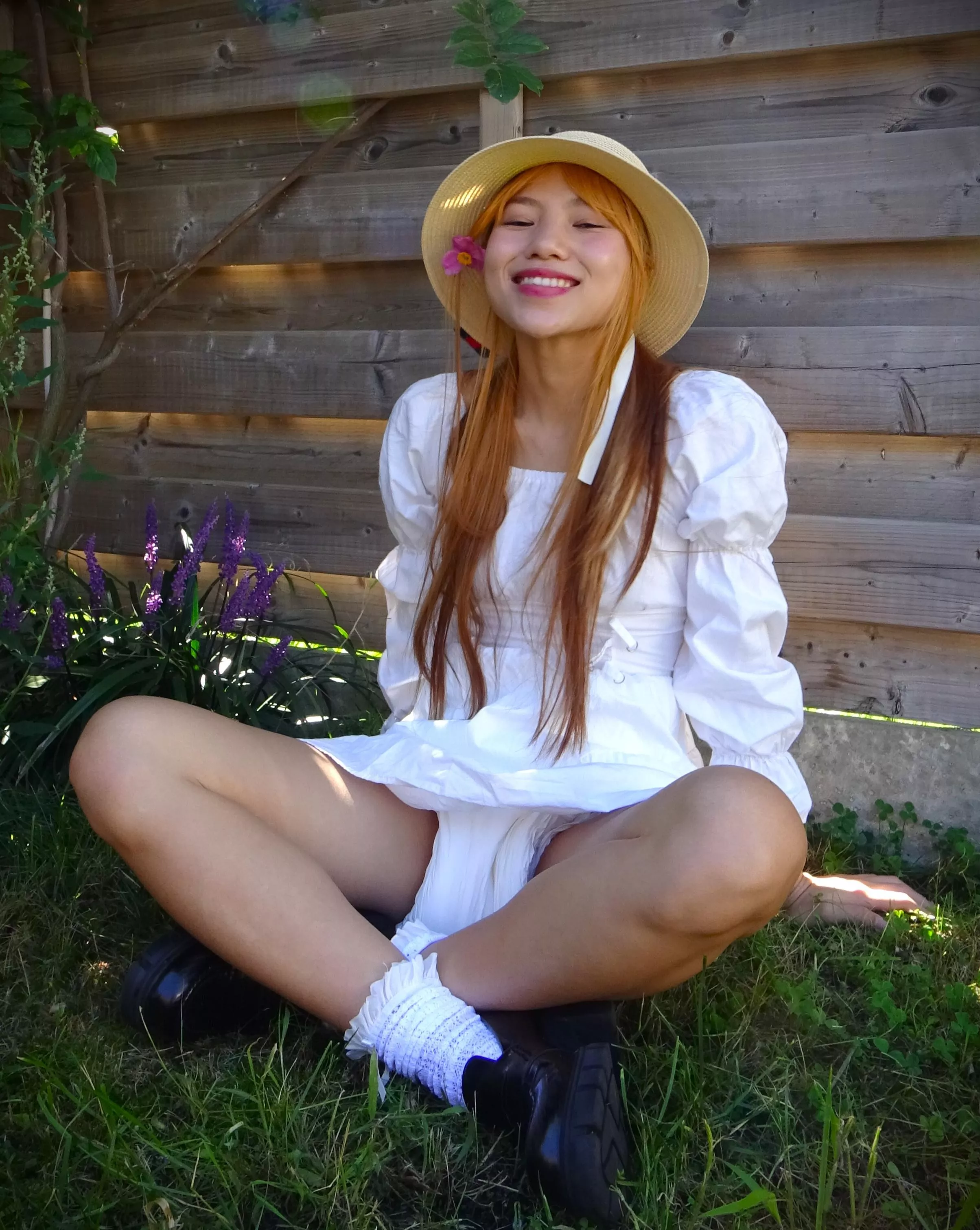 Today I'm playing and relaxing outside in the garden while wearing a messy diaper 🌻