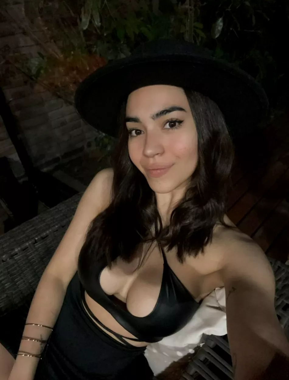 Today’s outfit to get my boss's attention 