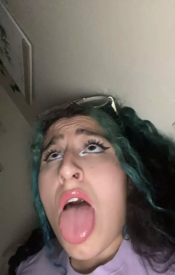 Tongue out 👅