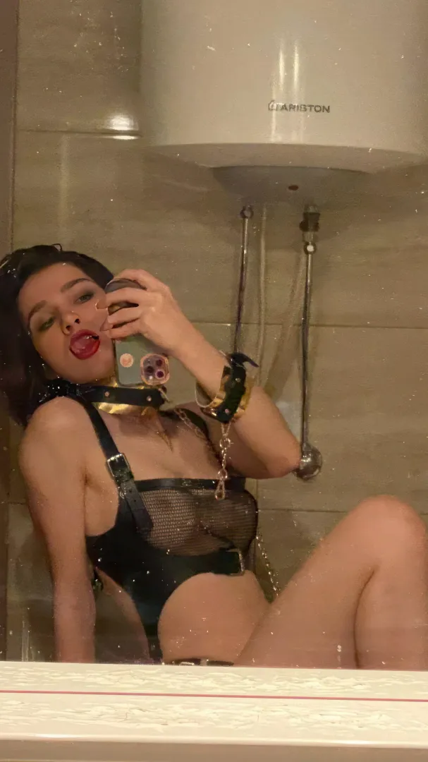 Tonight I'm your girl for the night, have fun