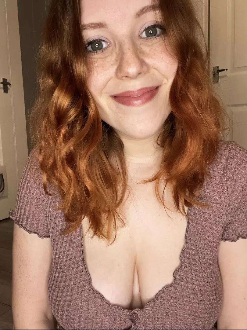 Too lazy to straighten my hair today, hope you like curls 💕 [F]