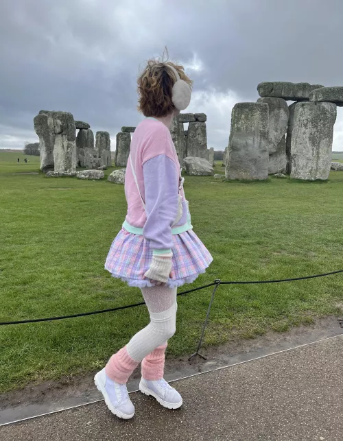 took this pic at stonehenge, was absolutely freezing but felt very cute nonetheless💖