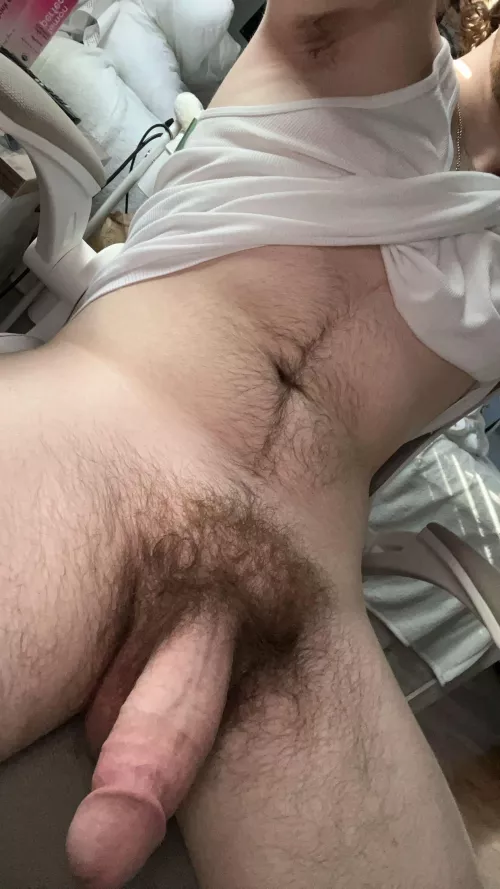 top looking for loose holes to fist and train 😜