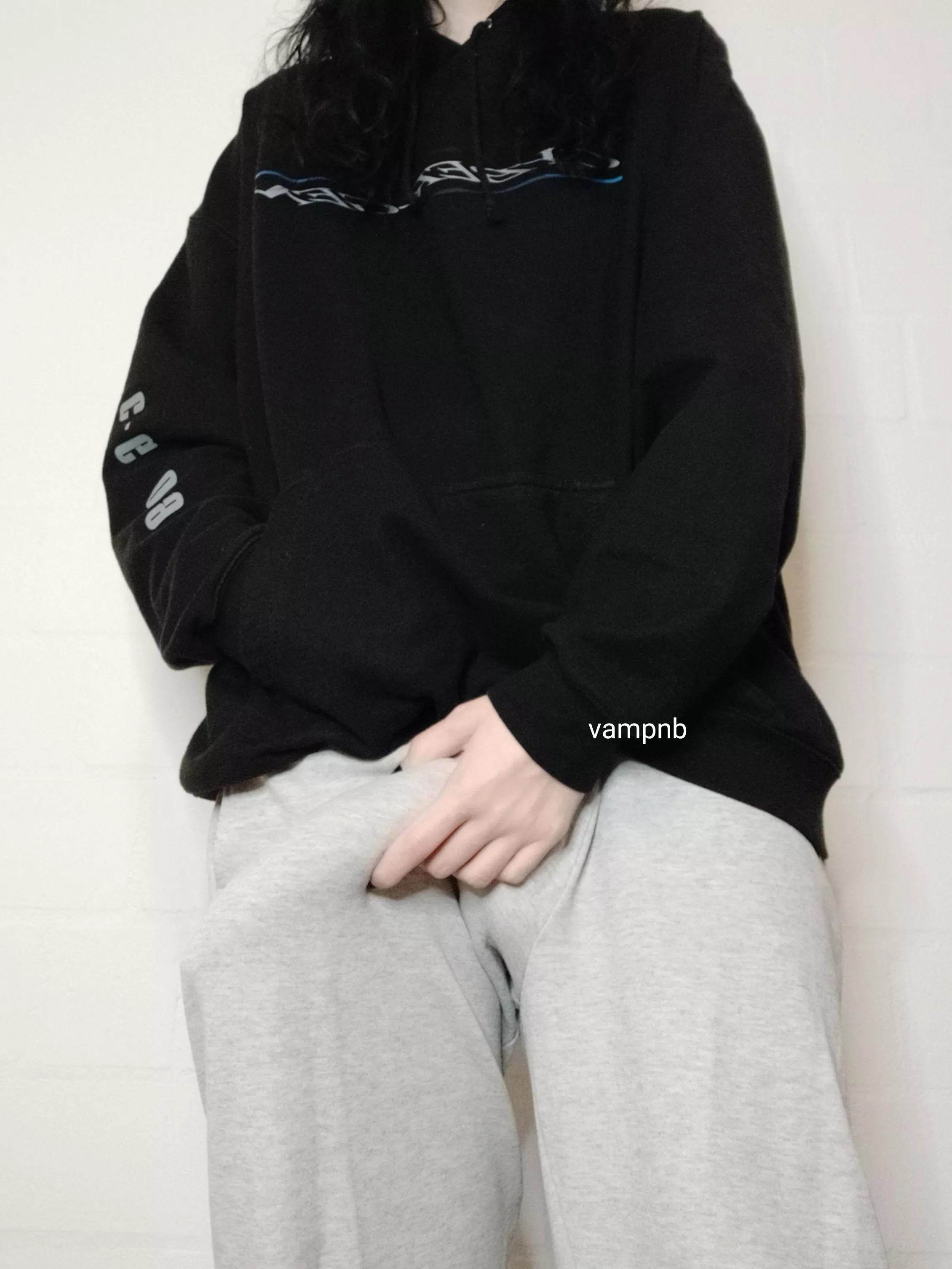 touch me over my sweatpants first? ♡