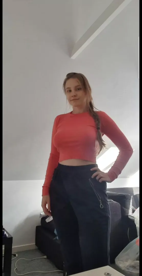 trading my 20yr Ukranian gf, send sample