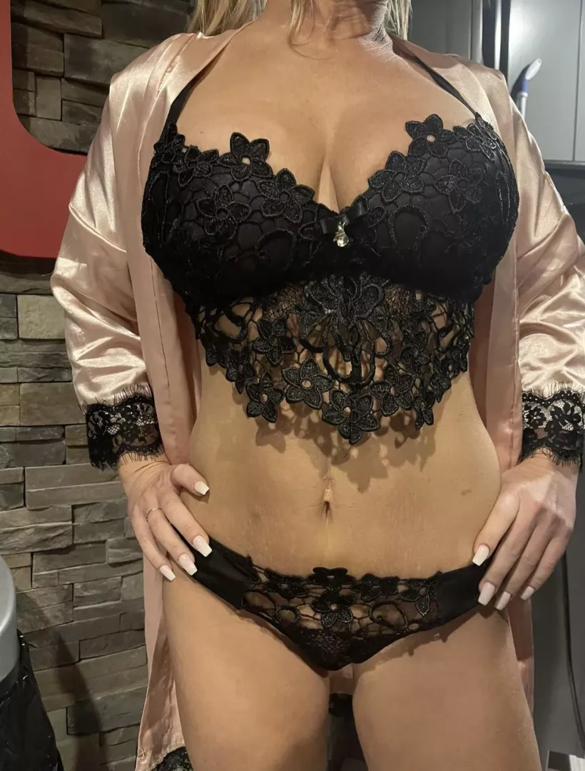 Trading my 36 year old milf wife busty on telegram bige5050