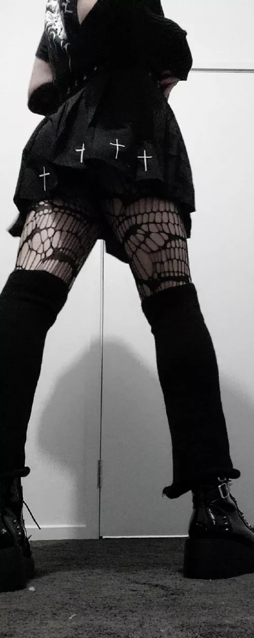 Transfemme, would love to meet other transgirls or girls for hangs 