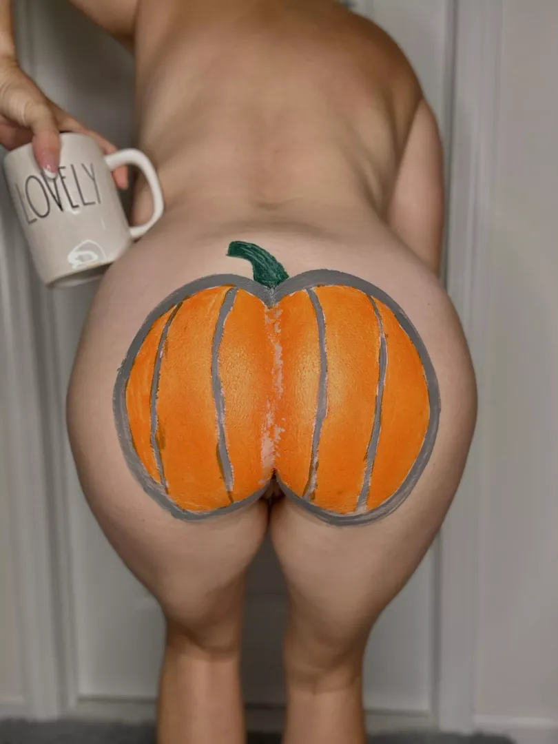 Trick or treat 🎃😘