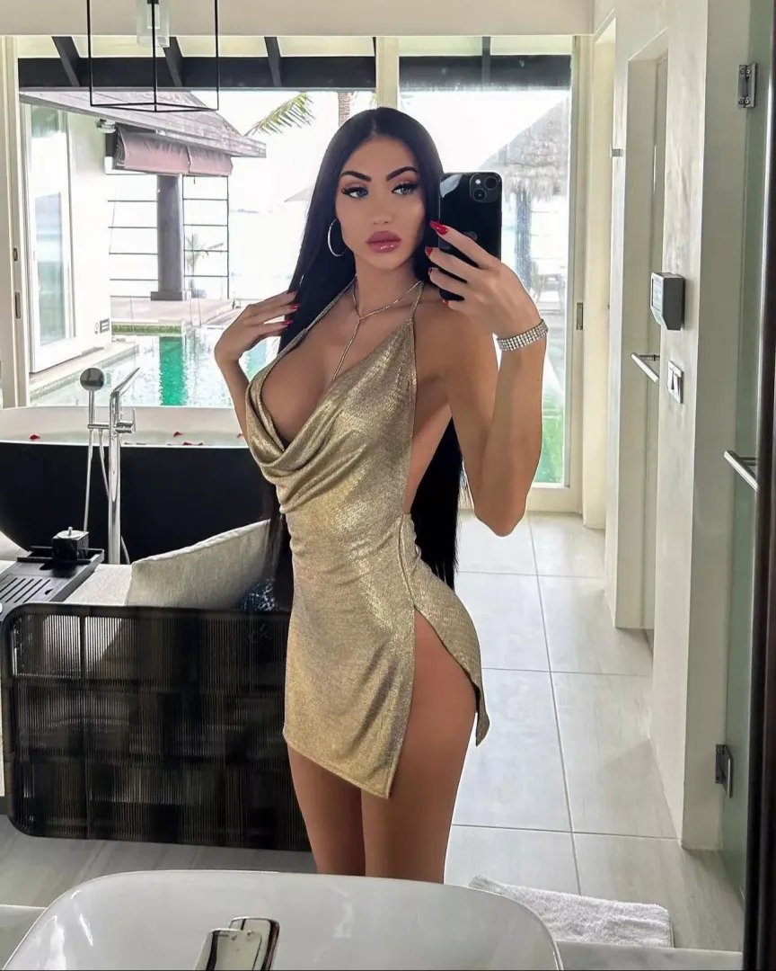 Trophy with Curves 