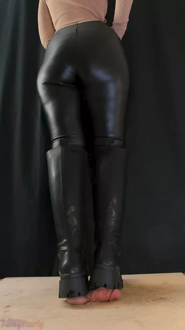 Trying out my brand new combat boots 🥜