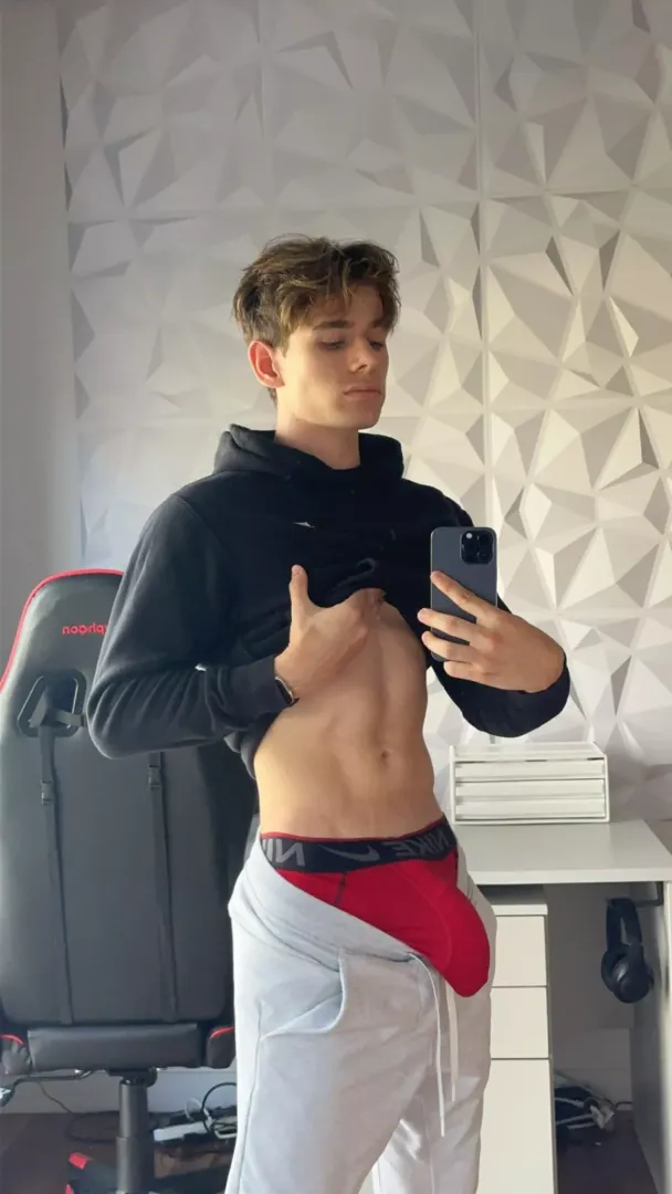 Trying something new in this group. Do I still get love without showing my cock?