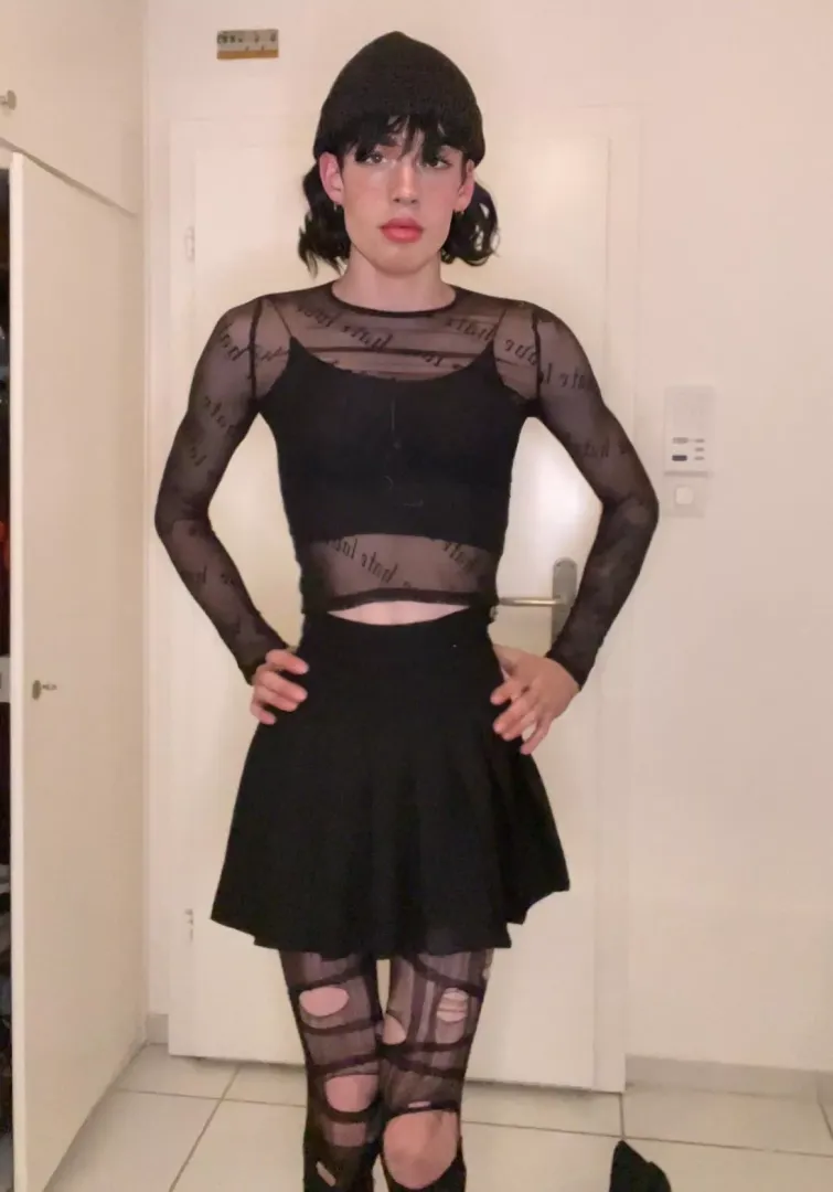 Trying to look like a goth girl :3, did i succeed?