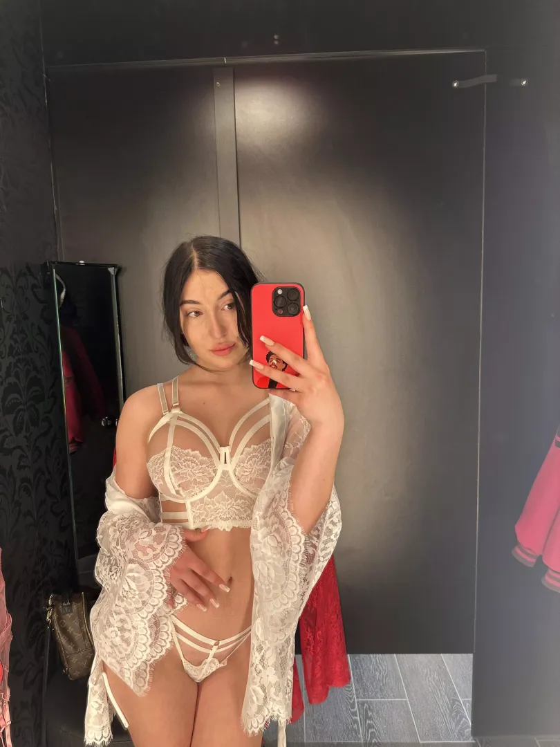 tummy in locker room [img]
