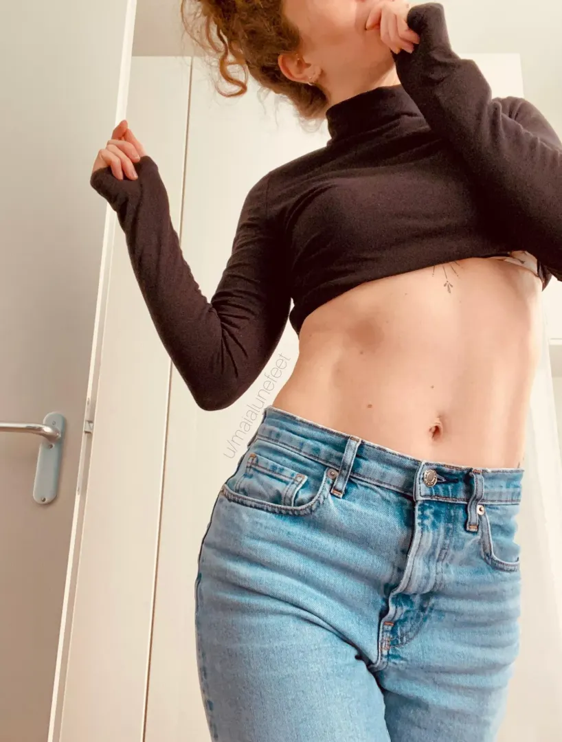 Turtleneck tops are sexy, right 🖤 [f]