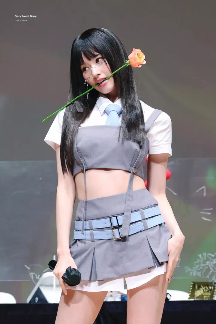 TWICE - Sana