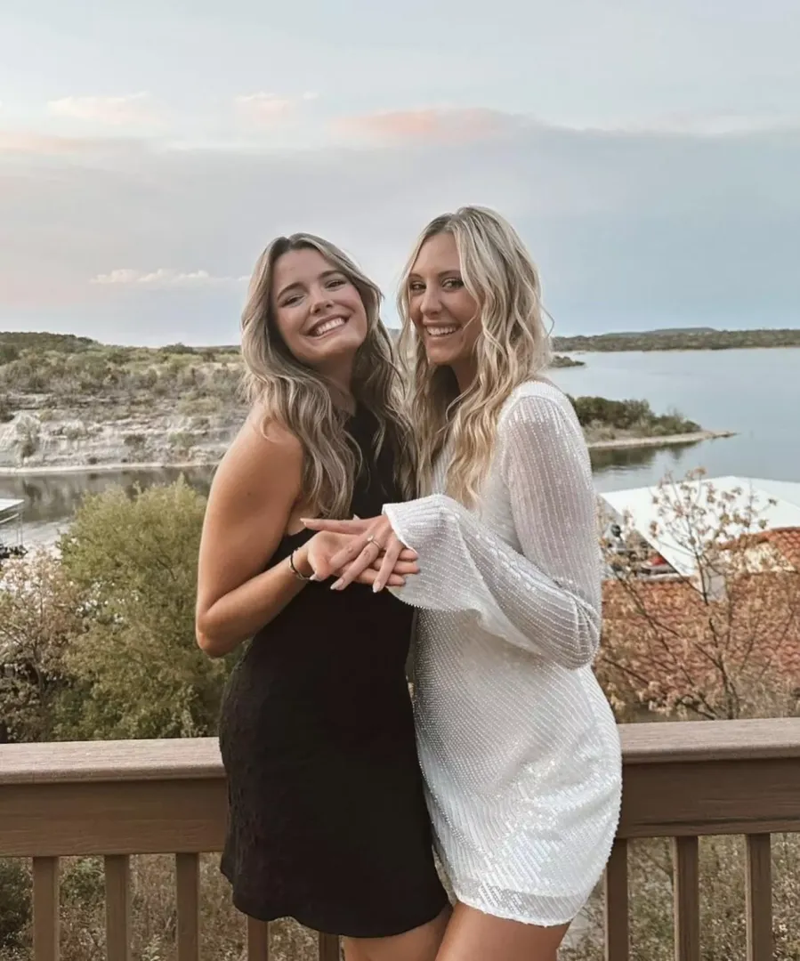 Two hot blondes