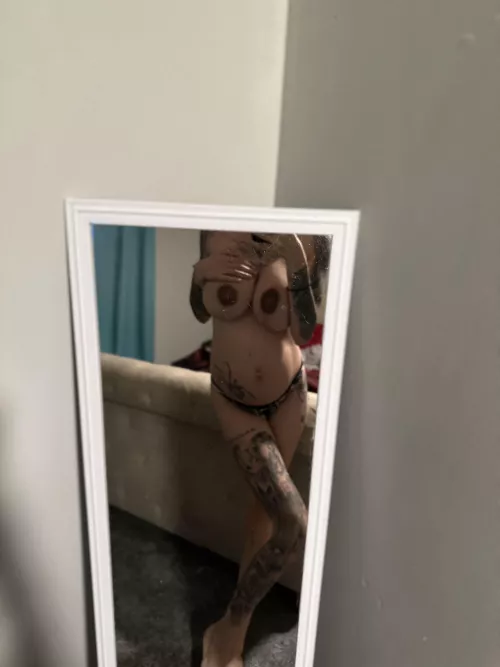 
two ovals in the mirror!