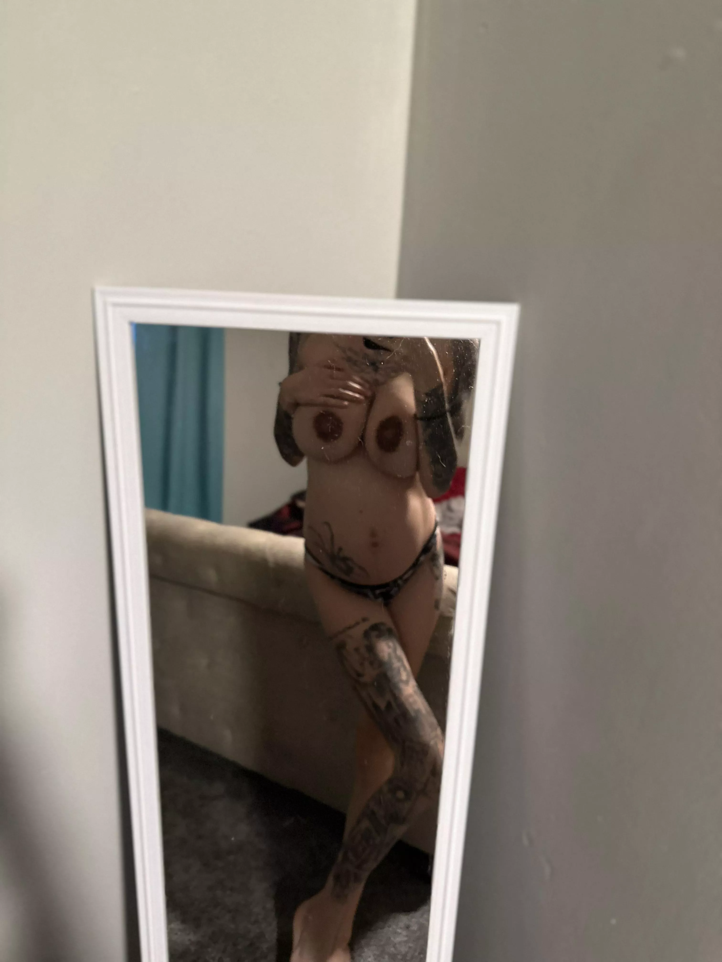 
two ovals in the mirror!