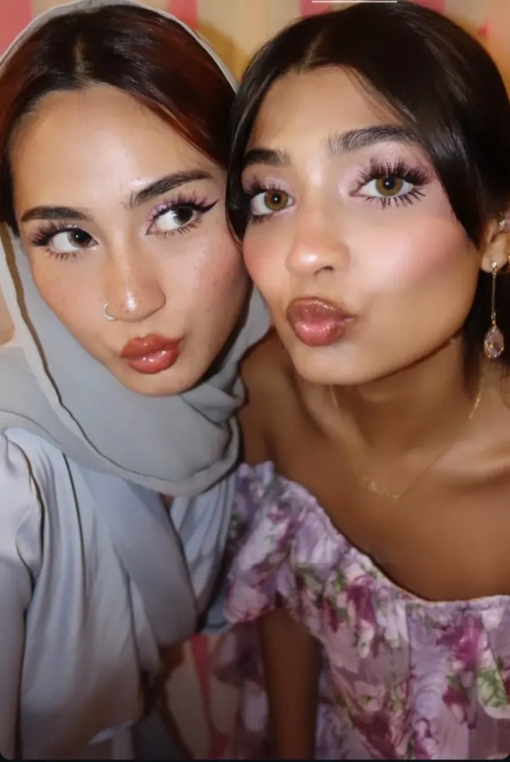 Two sluts🤓