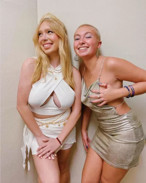 Two young college sorority sisters💯🔥