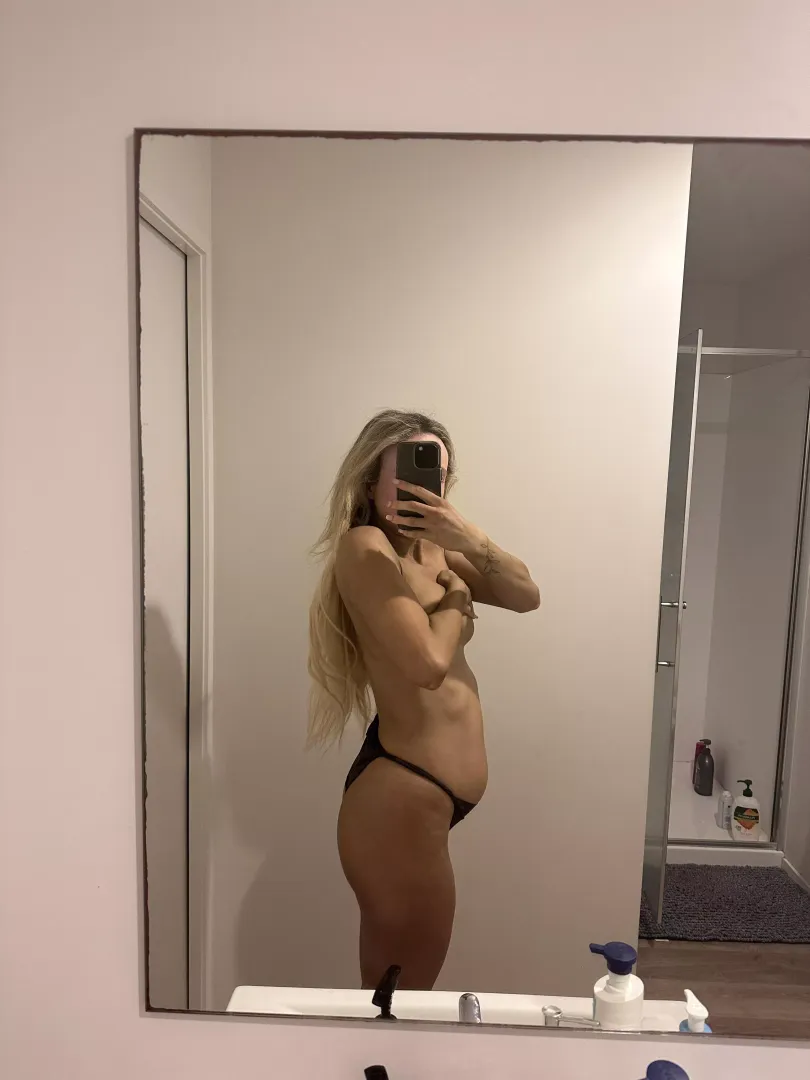 Tying to decide what takeaway I should get this weekend to bloat me even more than this photo 