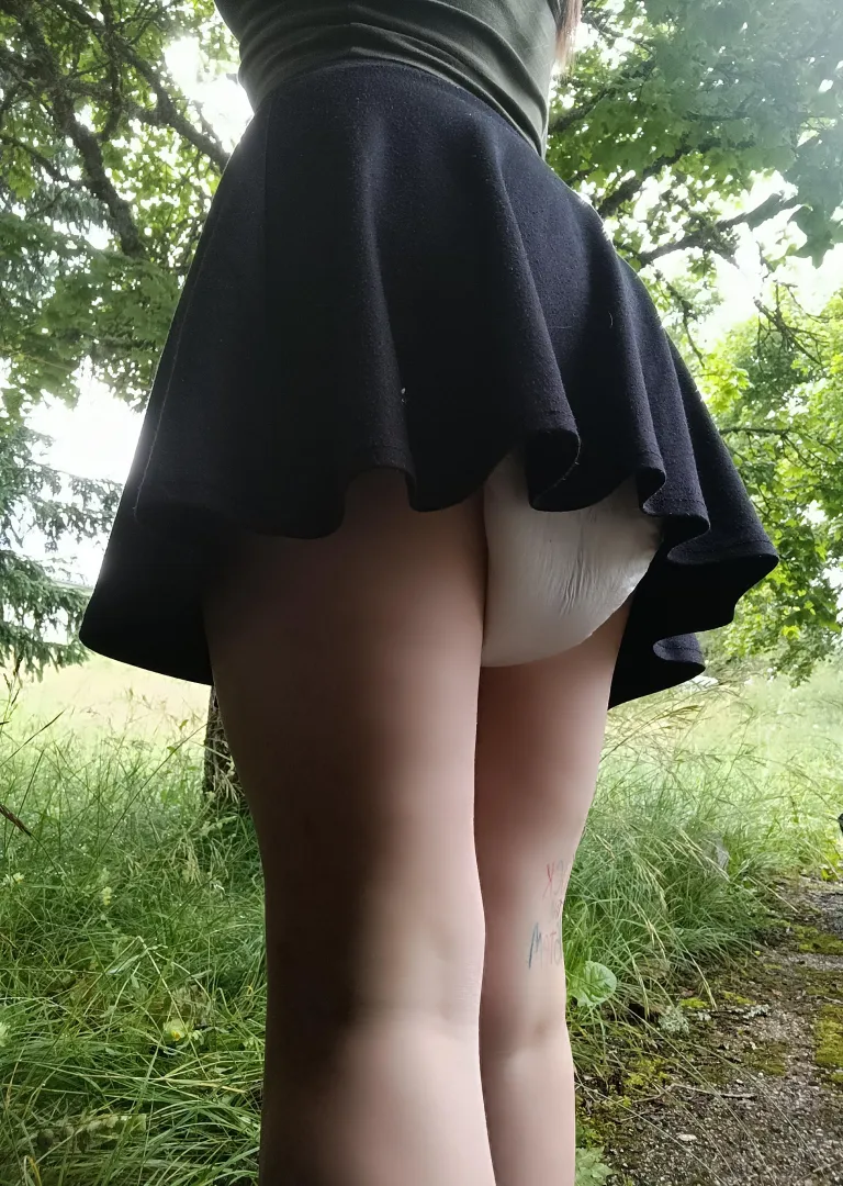 U go for a walk and see this, wyd? 👀
