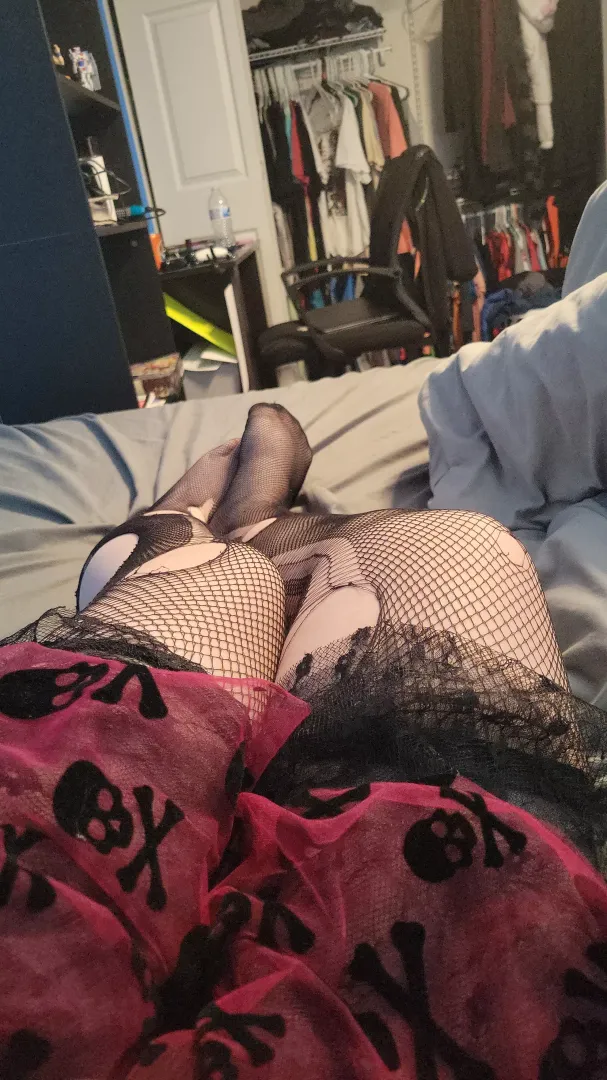 U like feet in fishnets?
